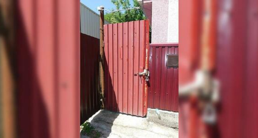 В Новороссийске местный житель закрыл проход к военному памятнику забором