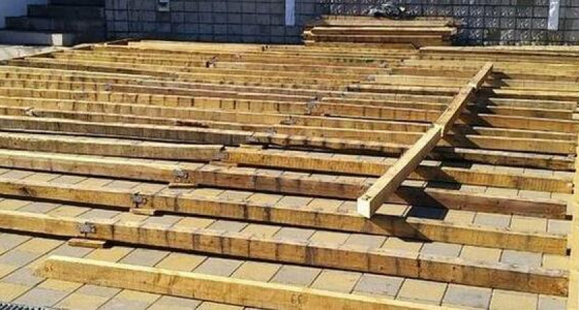 Пенная вечеринка Капитана Дрейка в Новороссийске переехала на пару десятков метров. Как это спасет лагуну?