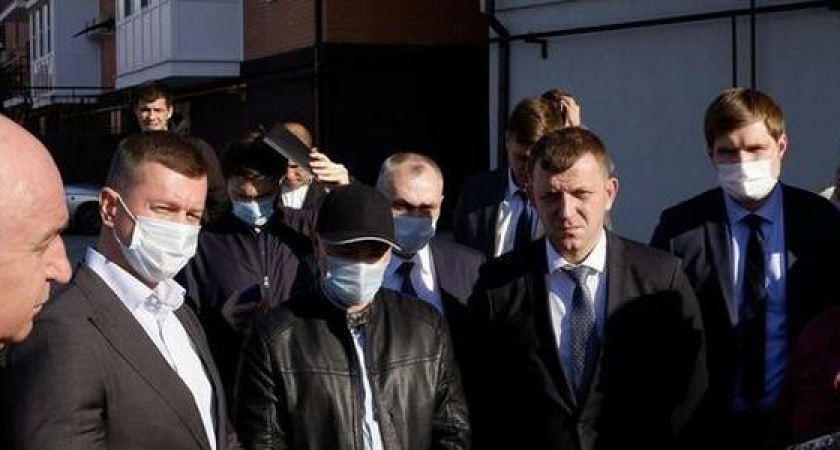 «Сделано плохо! Застройщик, выполните свои обязательства перед людьми!»: вице-губернаторы остались крайне недовольны ЖК «Парковый» в Новороссийске