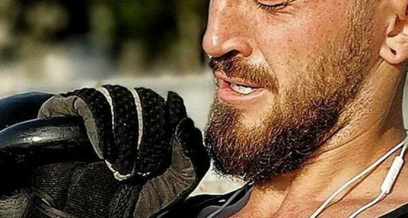 Атлет Павел Приходько будет буксировать зубами 60-тонный корабль в Новороссийске