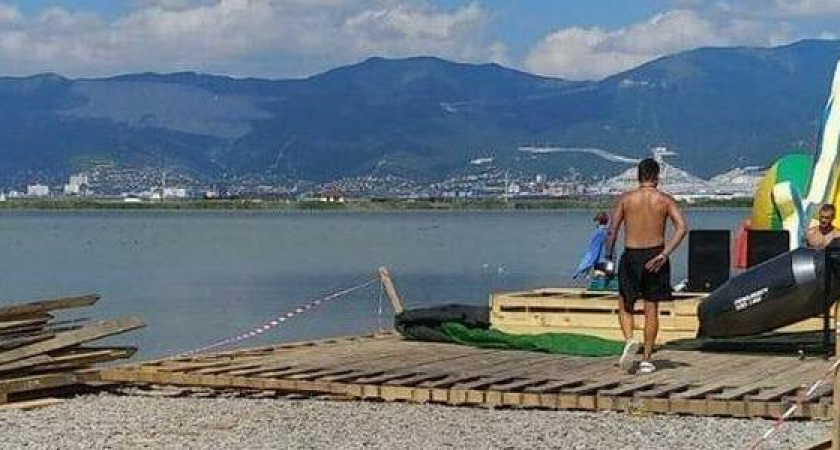 От пенного шоу не осталось даже пузырей! Аттракцион разобрали и вывезли с пляжа Алексино в Новороссийске