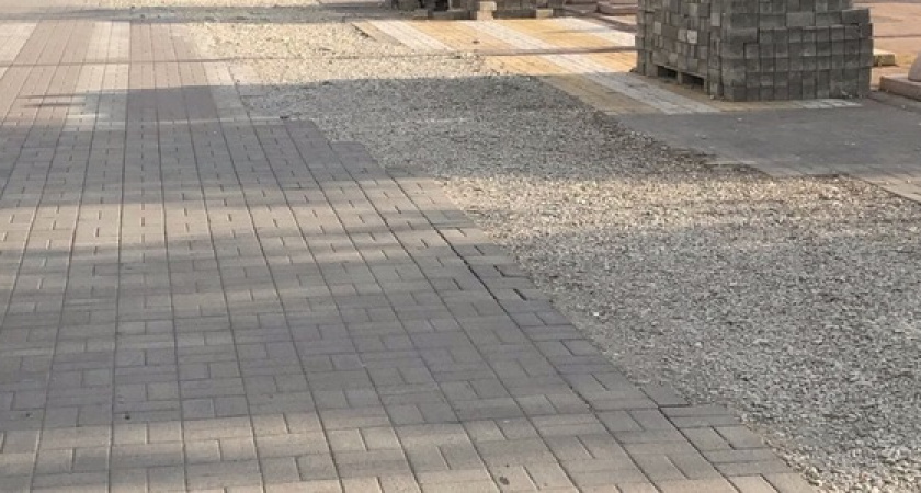 Жительница Новороссийска пожаловалась на затяжные ремонтные работы на пешеходном переходе на аллее Черняховского