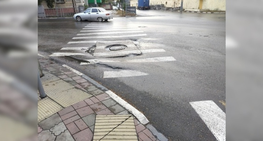 «Это шедеврально!!!»: В Новороссийске на разбитом перекрестке обновили разметку