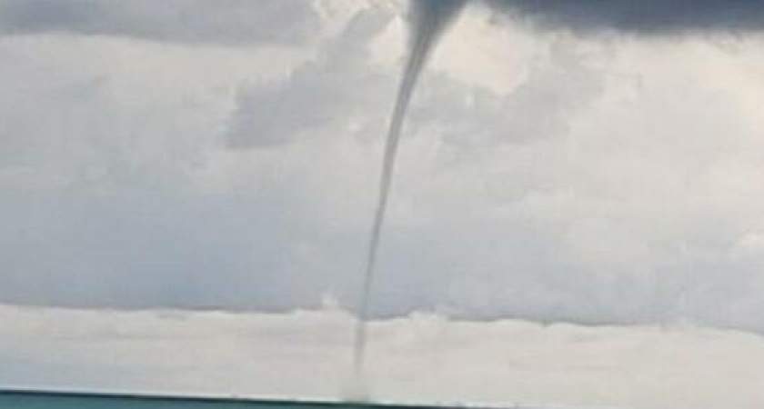 На Черноморском побережье образовалось несколько смерчей