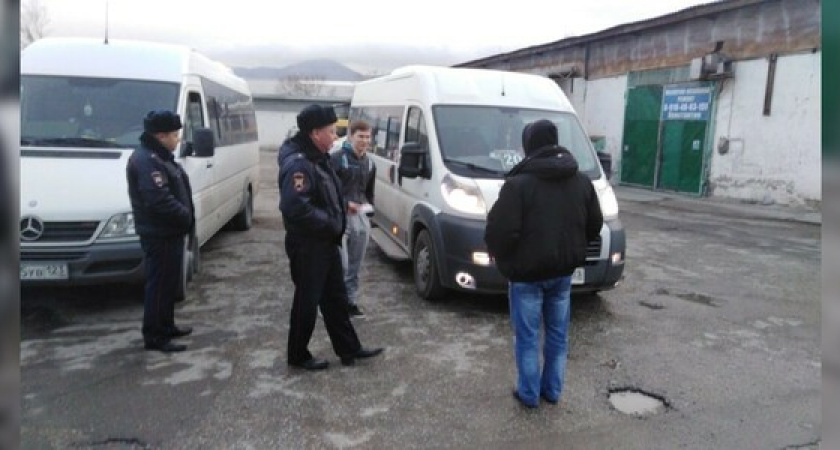 Водители общественного транспорта Новороссийска нарушают графики движения и не следят за чистотой в маршрутках и автобусах