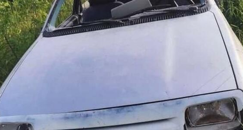 «Дети прыгали по машине!»: новороссийцы обнаружили свой старенький автомобиль разгромленным