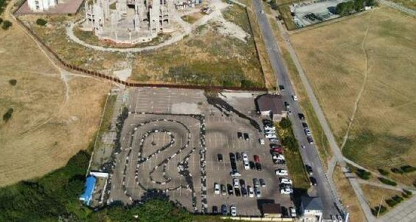 Картингисты vs автомобилисты: на Суджукской косе в Новороссийске освободили место под парковку рядом с морем. Но горожане опять недовольны