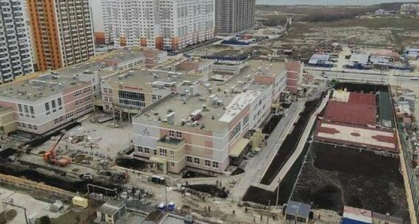 «Так школы строить нельзя!»: новороссиец раскритиковал архитектуру строящихся школ в Южном районе города