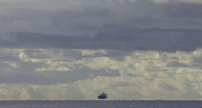 В Новороссийске корабли парят над морем, а в Крыму - мост: изумительное фото с оптической иллюзией