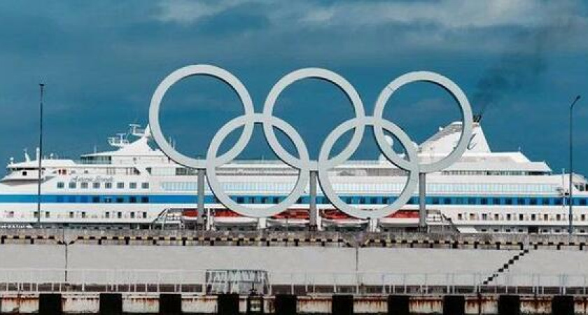 Дорого-богато: белоснежный лайнер Astoria Grande прибыл в Сочи, чтобы отвезти туристов в Турцию