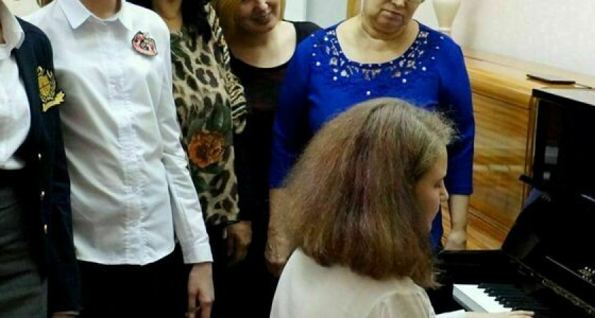 Новороссийские школы искусств получили в подарок три фортепиано