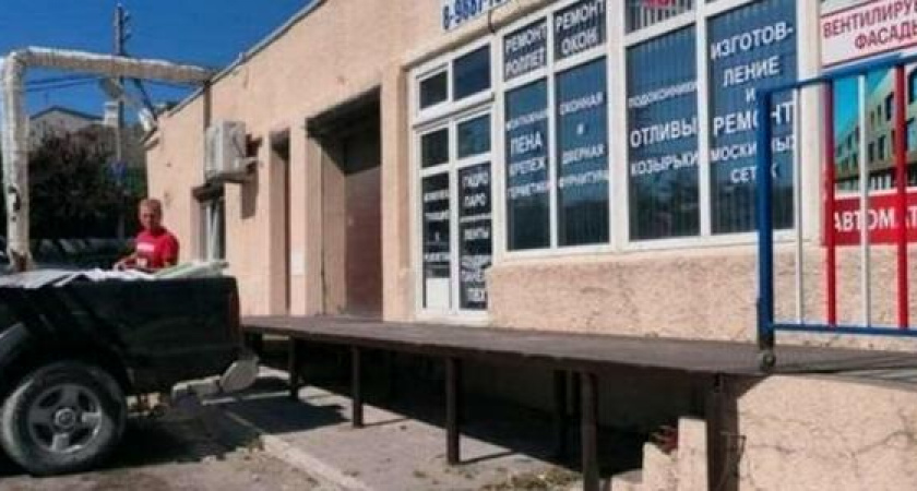 В Новороссийске торговая компания «захватила» тротуар