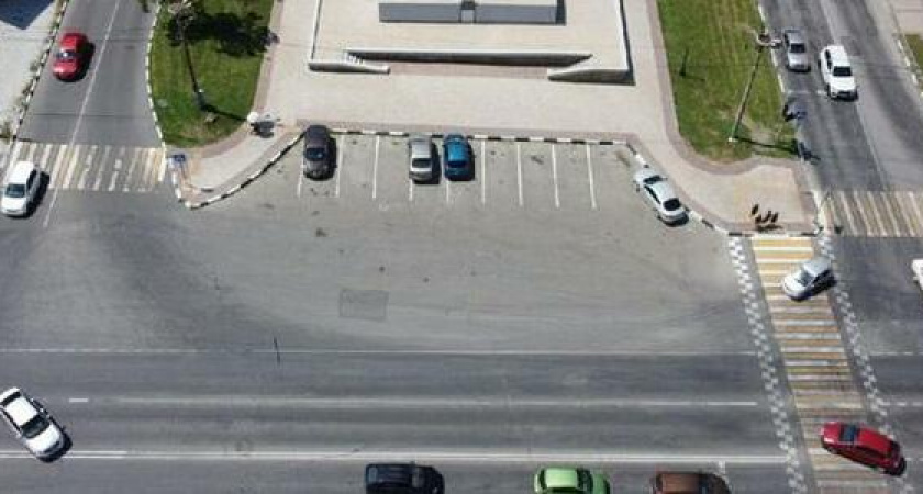 Водители Новороссийска продолжают ездить через две сплошные на перекрестке проспекта Ленина и Пионерской