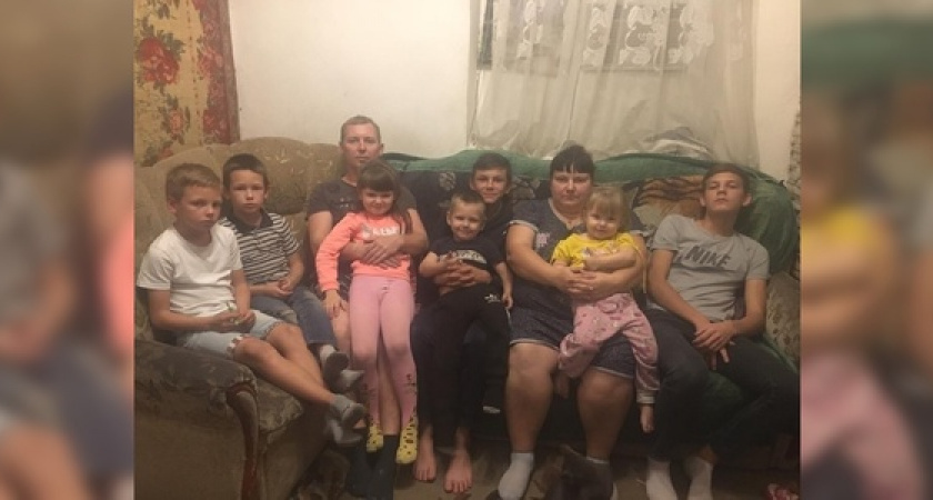 Гантели, аэрохоккей, «умные часы», большую куклу: что просят дети из малообеспеченных семей у Деда Мороза