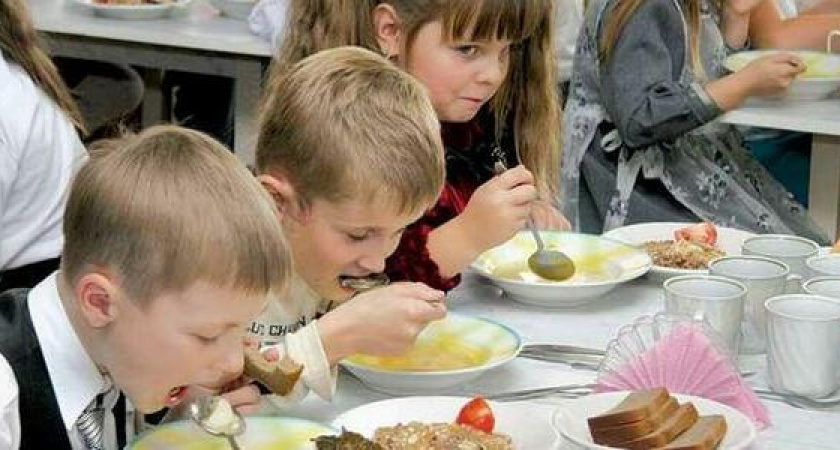 Родители младшеклассников Новороссийска больше не будут платить за школьное питание