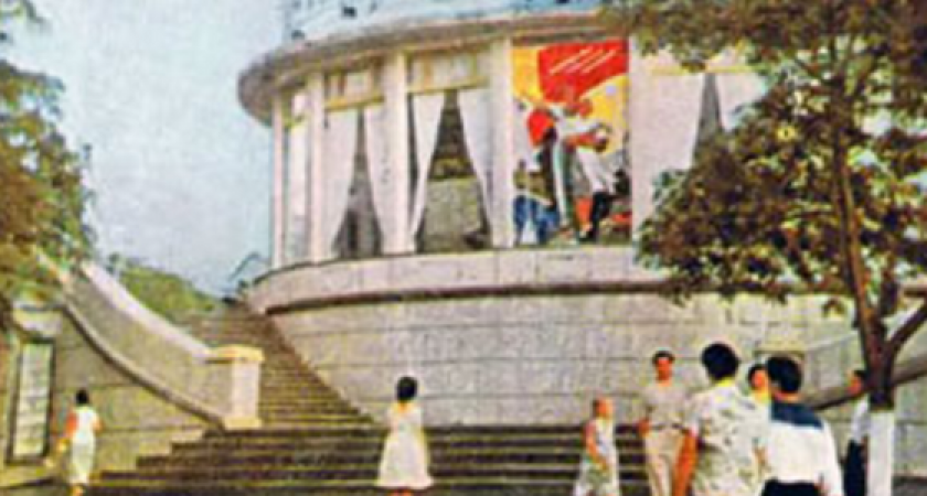 10 ретроснимков: строительство планетария, фото известных космонавтов в Новороссийске