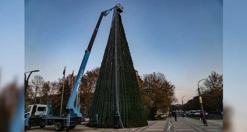 Сегодня в центре Новороссийска зажгут огни на главной новогодней елке