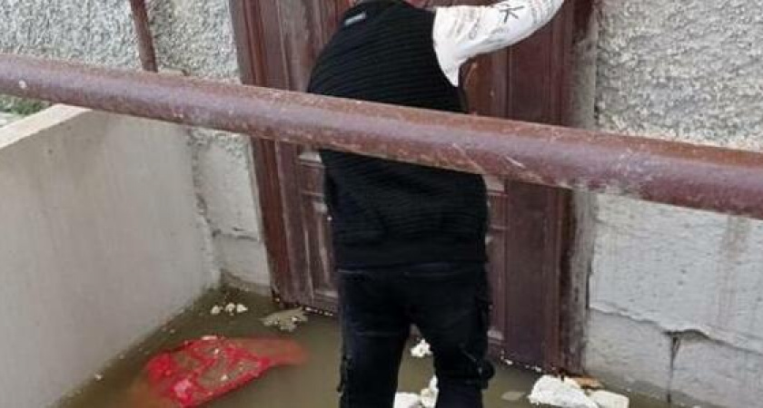 Подвал новороссийской автоколонны как топило, так и топит. Зато администрация отчиталась, что благоустройство восстановлено