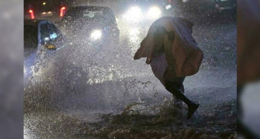 МЧС продлило экстренное предупреждение из-за сильных дождей на Черноморском побережье