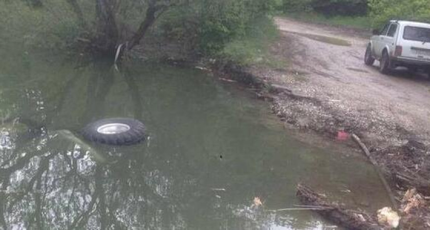 Неудачные ночные покатушки: в Неберджаевском водохранилище утопили внедорожник