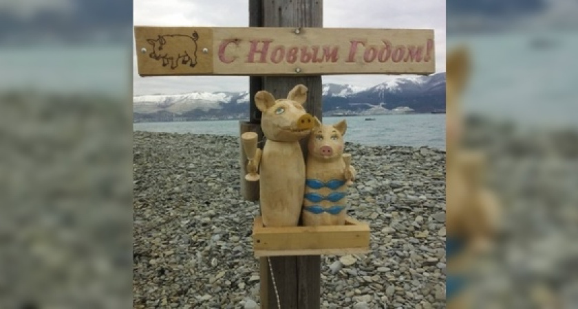 «Золотые руки!!! Браво, мастер!!!»: народный умелец из Новороссийска поздравил горожан с Новым Годом оригинальной скульптурой