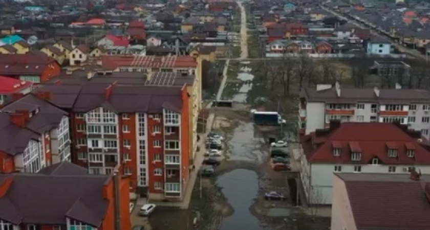 Африканские трущобы или гетто без дорог и законов: блогер Илья Варламов побывал поселке Российский в Краснодаре