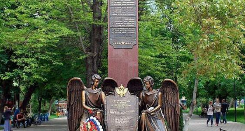 «Скорбящих ангелов» уберут из парка им. Фрунзе в Новороссийске