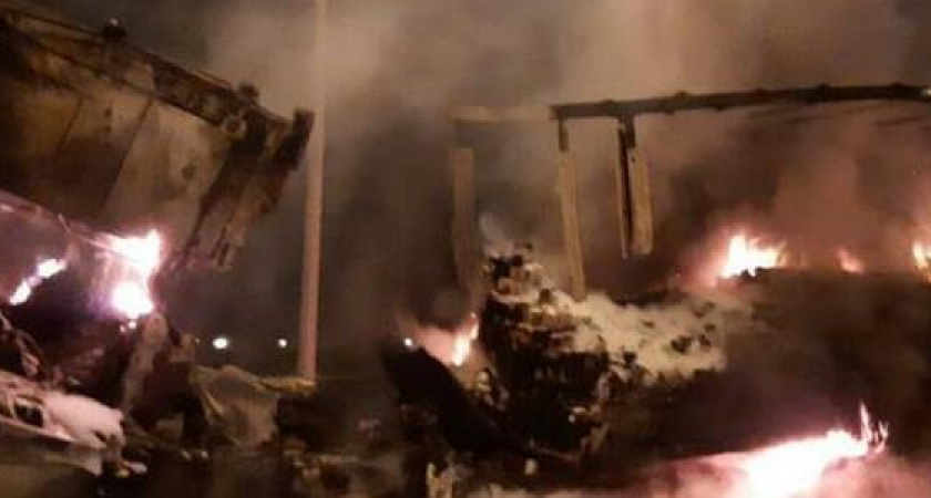 На трассе Новороссийск-Керчь сгорела фура с химией