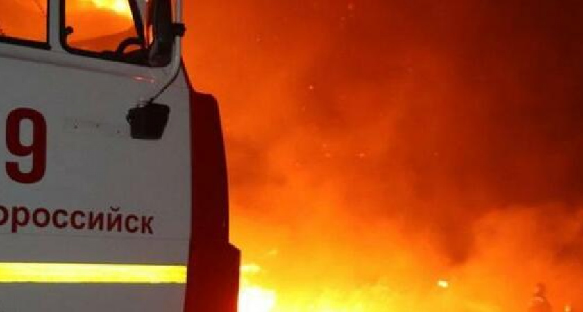 10 фото и видео страшного пожара: 124 человека более 11 часов тушили камыш под Анапой