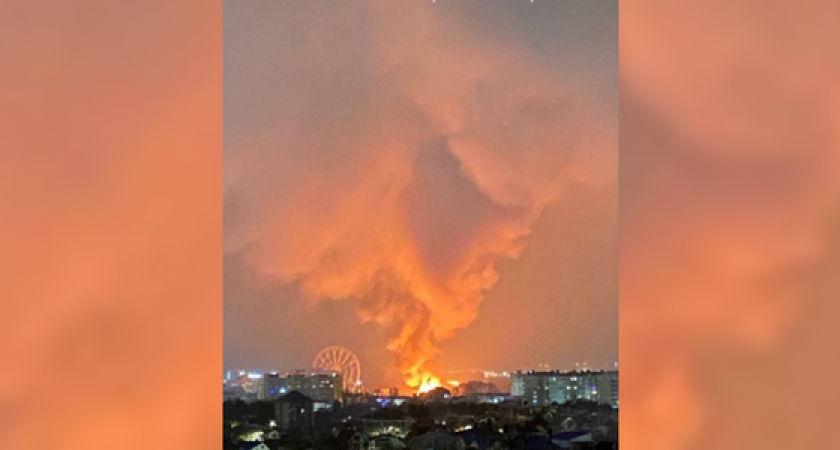 "Небо окрасилось в алый цвет": в Анапе загорелись аттракционы в детском парке