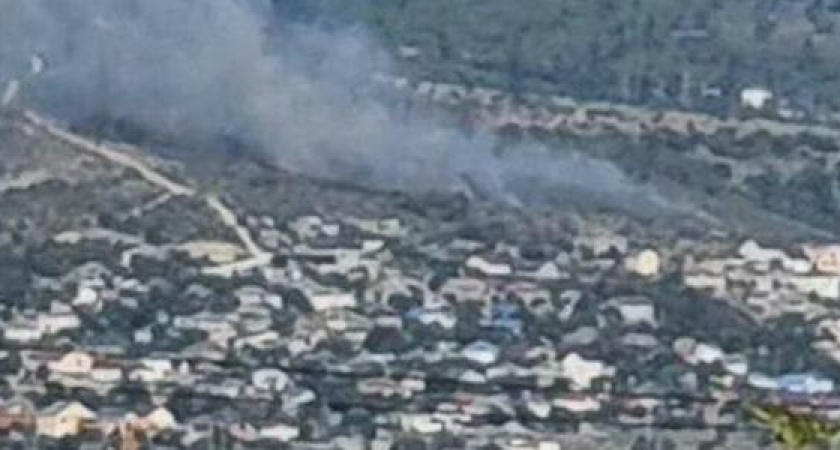 В Новороссийске пожарные два часа тушили загоревшийся мусор на пустыре