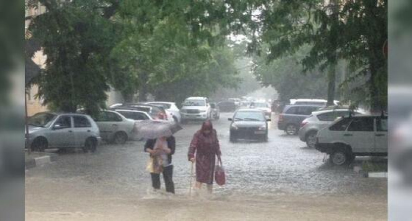 На Новороссийск надвигаются ливни с грозой и шквалистый  ветер