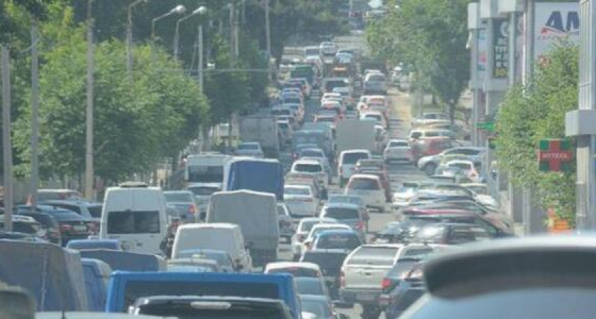 Три ДТП и ремонт дороги: вчера вечером новороссийцы «встряли» в огромную пробку