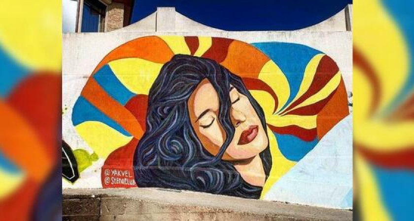 В Новороссийске на берегу моря появилось красочное граффити