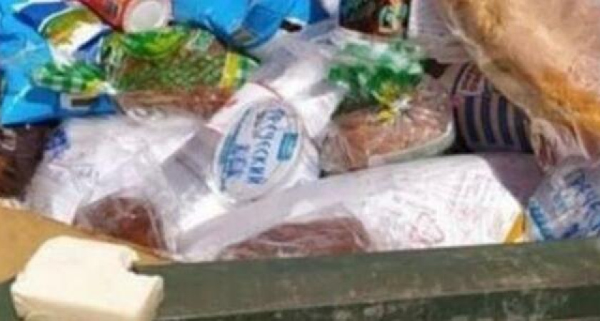 Супермаркеты Новороссийска выбрасывают хлеб в мусорные контейнеры