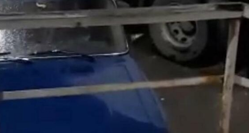 В Новороссийске «магнитовская» фура перекрыла выход из подъезда многоэтажки