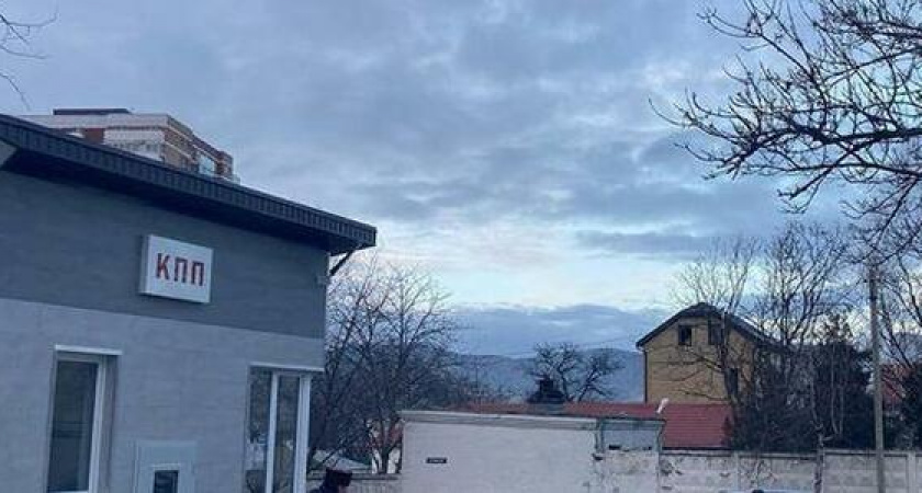 "Неужели люди и правда думают, что охрана не пустила к человеку после операции?": сотрудник Горбольницы Новороссийска ответил на скандальную жалобу