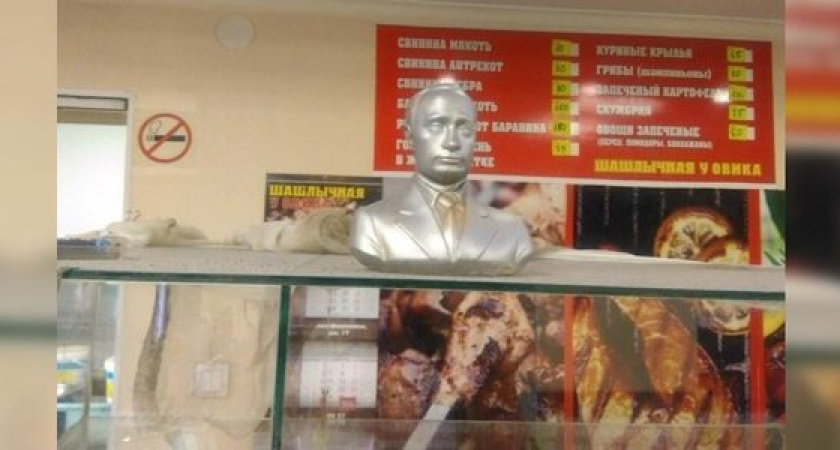 В новороссийской шашлычной на витрину установили бюст Путина