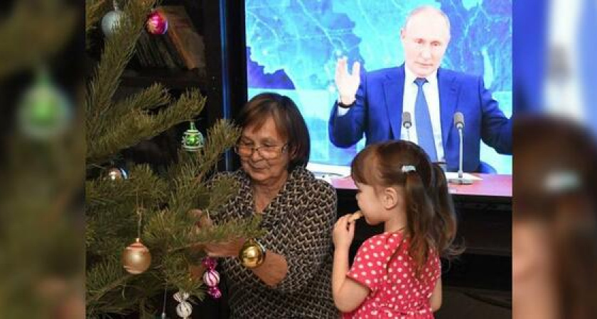 Государство подарит всем семьям с детьми до 7 лет по 5 тысяч рублей на Новый Год