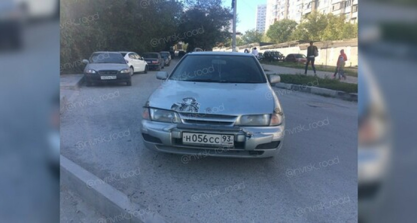 Пьяный водитель чуть не сбил женщину с коляской и нескольких школьников