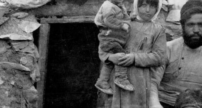 Опубликованы редкие фото, на которых не дома купцов, а жилища простых новороссийских рабочих конца 19 века