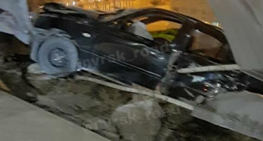 «Зачем так гонять?» В Новороссийске «Хендай» влетел в забор (фото очевидцев)