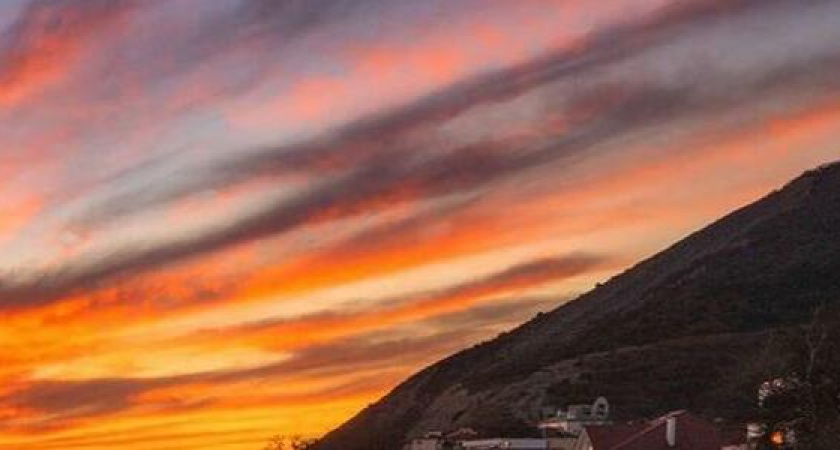 «Один из самых красивых закатов, что я видел». Новороссиец поделился фото  фантастического захода солнца за морской горизонт