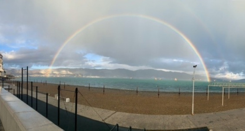 Вчера вечером новороссийцы любовались двойной радугой
