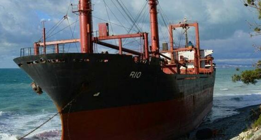 Севший на мель сухогруз "РИО" продают за 50 000 000 рублей