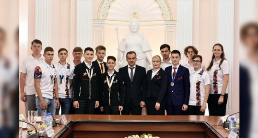Сто тысяч рублей получат победители мирового чемпионата WorldSkills Роман Сулайманов и Артем Хасровьян из Новоросисйска