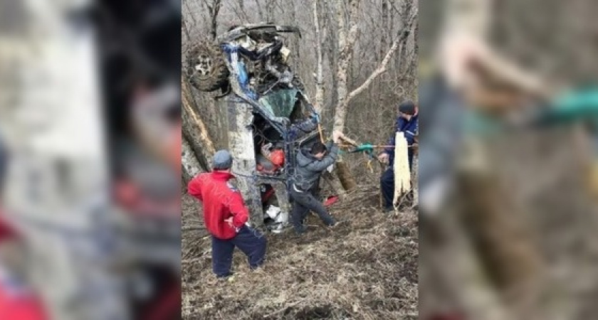 Во время соревнований по трофи-рейду в Геленджике внедорожник рухнул с обрыва: погиб один спортсмен