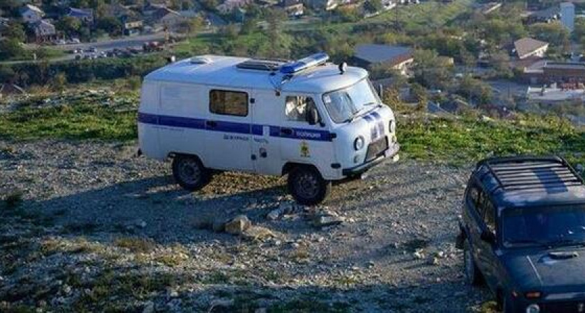 В горах Новороссийска нашли мумифицированные останки повешенного мужчины