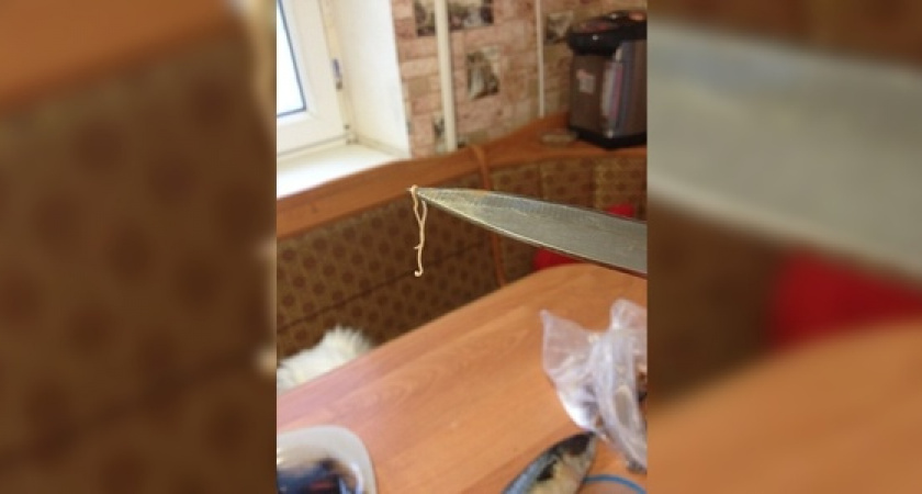 Жительница Новороссийска обнаружила червей в свежей рыбе, купленной в «Магните»