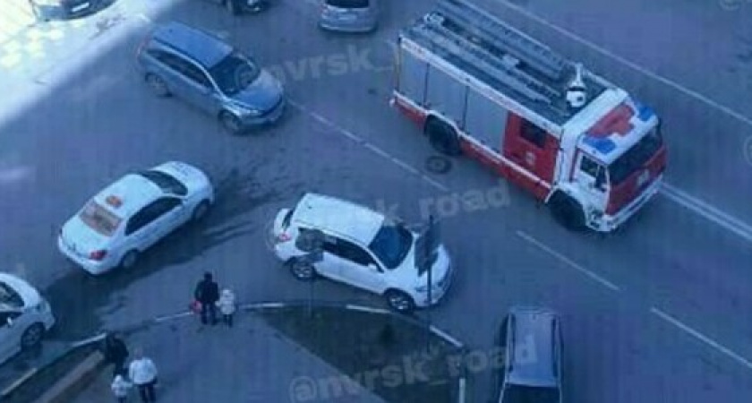 Не заметил. В Новороссийске пожарный автомобиль врезался в «легковушку»